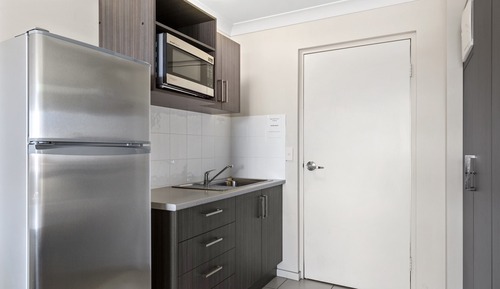  Executive Twin Room (1 Queen and 1 Single Bed)