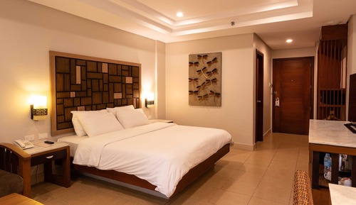 Deluxe Double Room, 1 King Bed, Non Smoking, Pool View