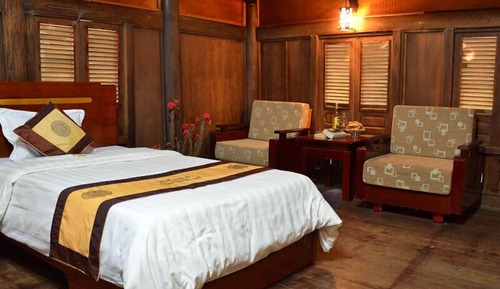 Family Room, Connecting Rooms