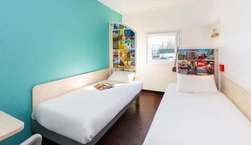 Room, 2 Twin Beds (salle de bain commune)