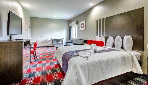 Suite, 1 King Bed, Non Smoking, Kitchenette