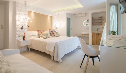Superior Suite, Semi Basement