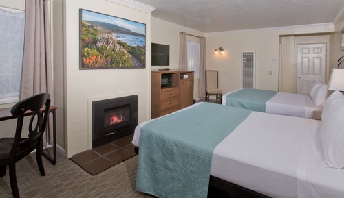 Standard Room, 2 Queen Beds, Fireplace