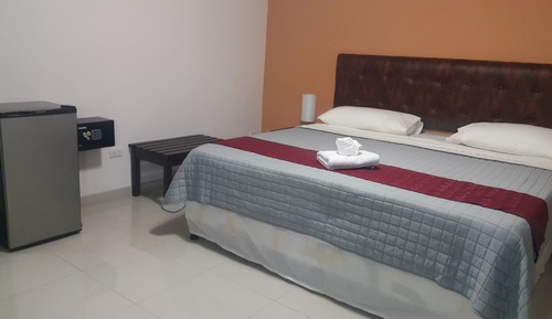 Comfort Suite, 1 King Bed, Private Bathroom, Corner