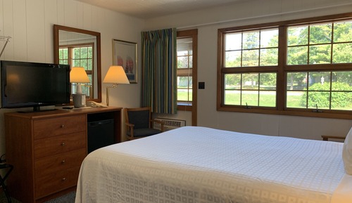Standard Room, 1 Queen Bed (Economy)