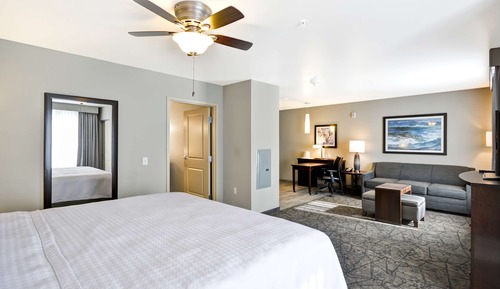 Studio, 1 King Bed, Accessible (Mobility & Hearing, Roll-in Shower)