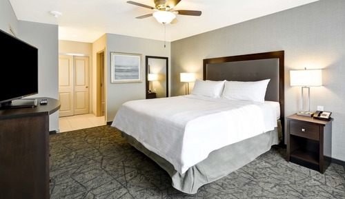 Suite, 2 Bedrooms, Accessible, Non Smoking (w/ roll-in shower)