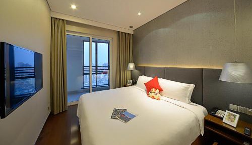 One-Bedroom Deluxe Apartment with one breakfast