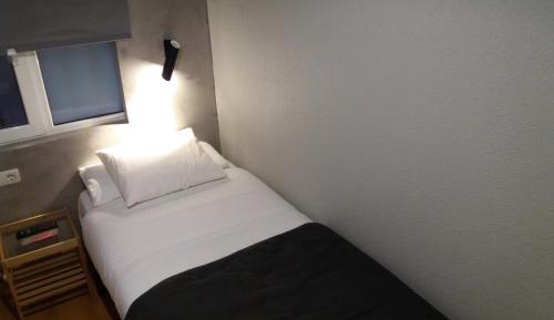 Single Room with Shared Bathroom