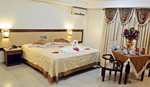 Honeymoon Suite