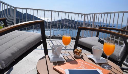 Studio Apartment with Sea View