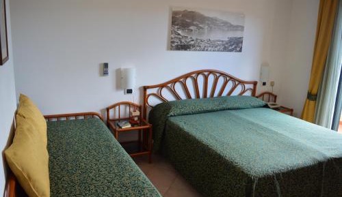 Triple Room with Terrace and Sea View
