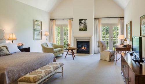 Suite with Hot Tub