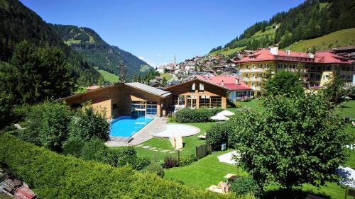 Apartment with Mountain View