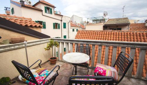 One-Bedroom Apartment with Balcony