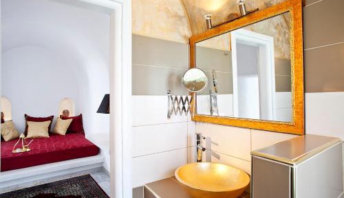 Phoebe Suite with Hot Tub and Caldera View
