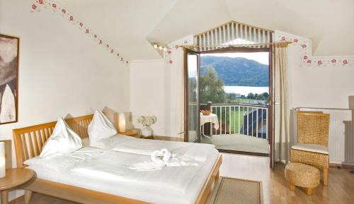 One-Bedroom Apartment with Balcony