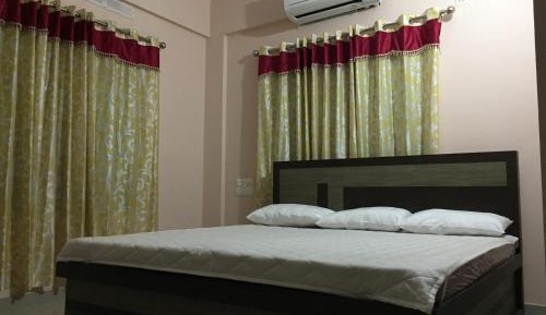 Deluxe Double Room (2 Adults + 1 Child)