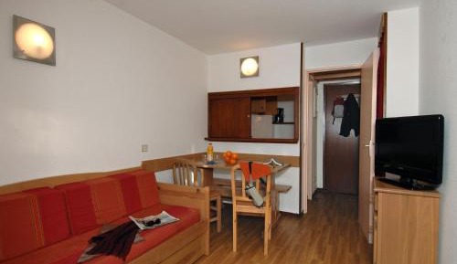 Studio (2 Adults)