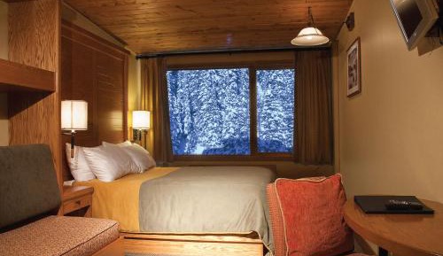 Deluxe Queen Room with Waterfall View