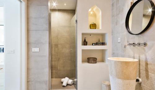 One-Bedroom Apartment with Balcony
