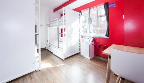 Private 4 bed Room - Shared Bathrooms