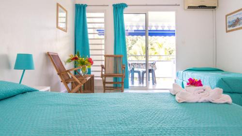 Studio with Exterior Kitchenette and Garden View