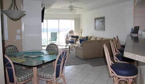 Apartment with Lake View