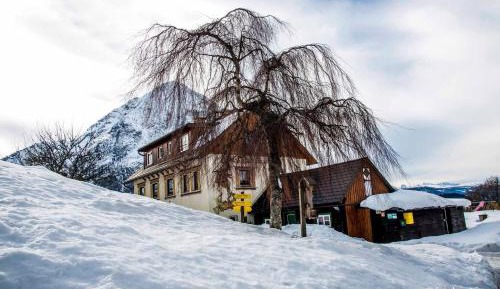 Apartment with Mountain View