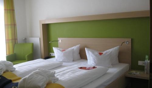 Double Room to the side with lake view