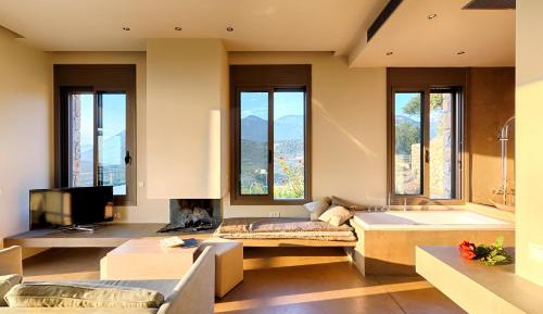 Deluxe Suite with Spa Bath