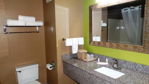 King Suite with Spa Bath - Non-Smoking