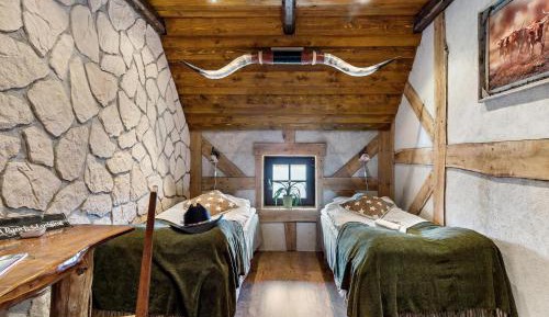 Standard Twin Room with Shared Bathroom