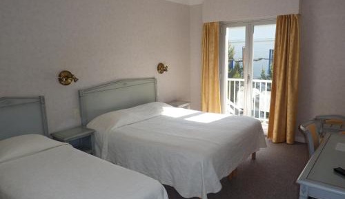 Superior Triple Room with Pines View