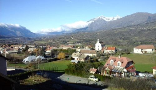 Apartment with Mountain View
