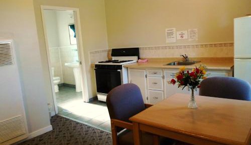 One-Bedroom Queen Suite