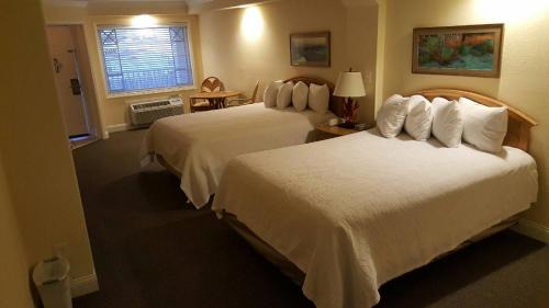 Island Double Room with 2 Queen Beds