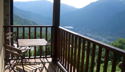 Apartment with Mountain View