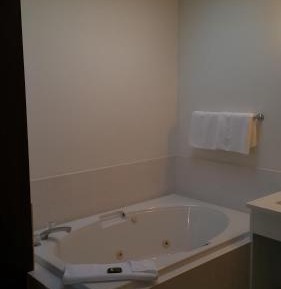Queen Room with Spa Bath