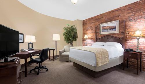 Standard Queen Room