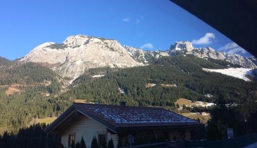 Apartment with Mountain View