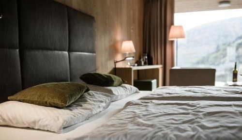 Suite with Terrace and Mountain View