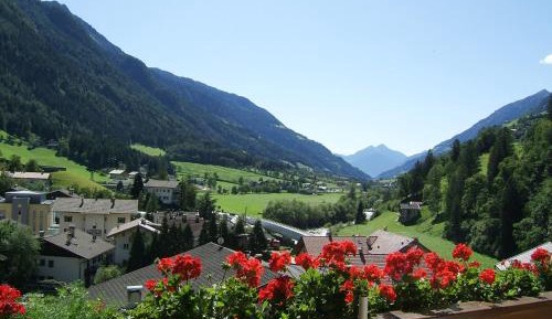 Apartment with Mountain View