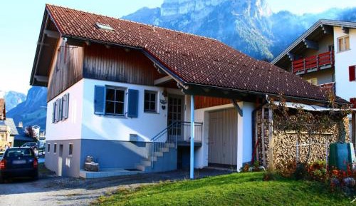 Apartment with Mountain View