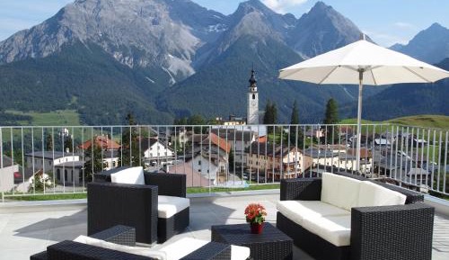 Apartment with Mountain View