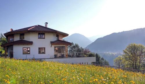 Apartment with Mountain View