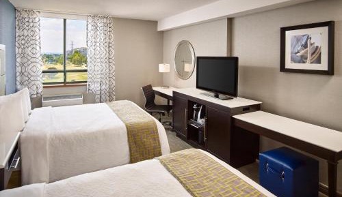 Queen Room with Two Queen Beds with Park View