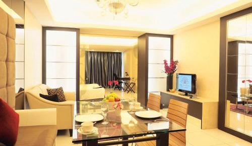 Deluxe One-Bedroom Apartment