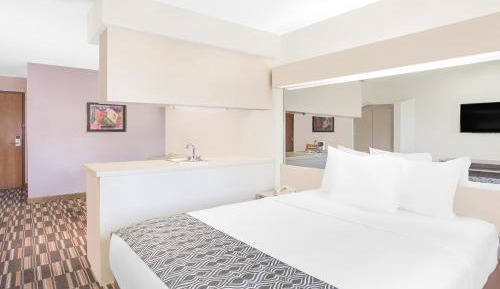 Queen Studio Suite with Sofa Bed - Non-Smoking / Non Pet Friendly