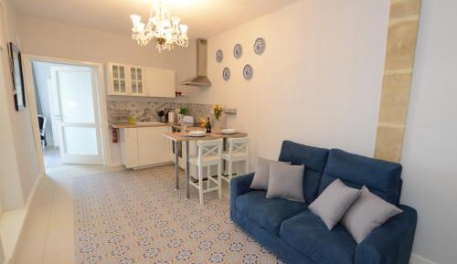 Deluxe Double Room with Side Sea View